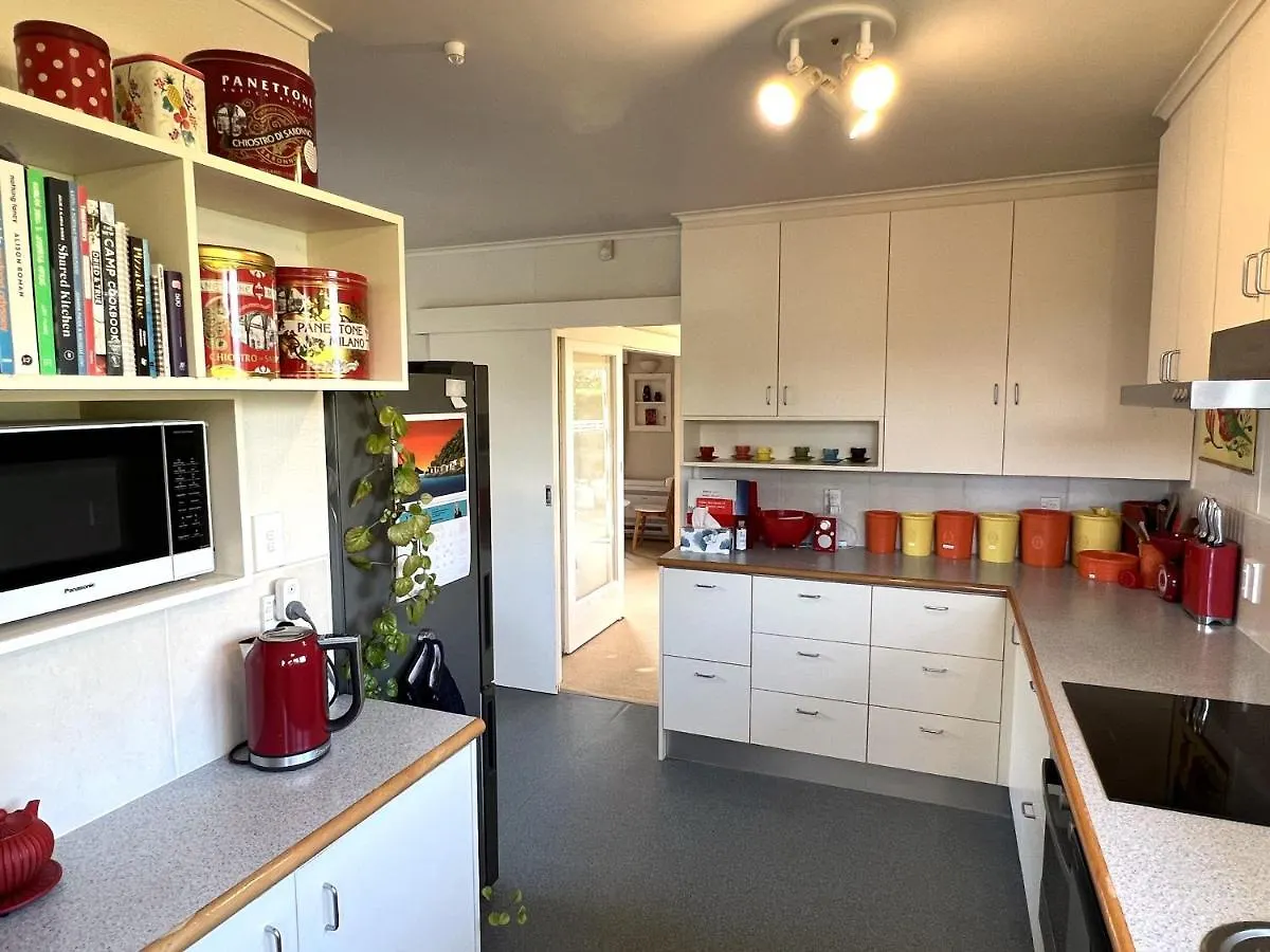 Tranquility Base - Waikanae Beach Holiday Home Nieuw-Zeeland