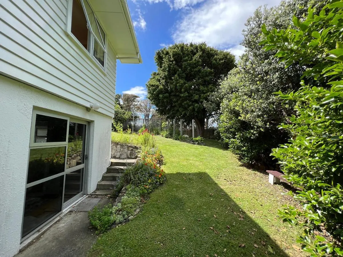 Tranquility Base - Waikanae Beach Holiday Home