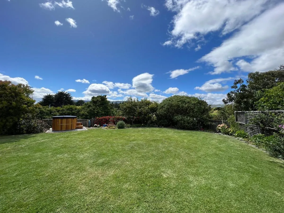 Tranquility Base - Waikanae Beach Holiday Home 0*,